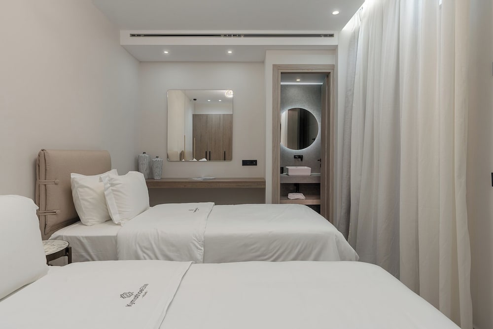 Kymothoe Elite Suites 13/97