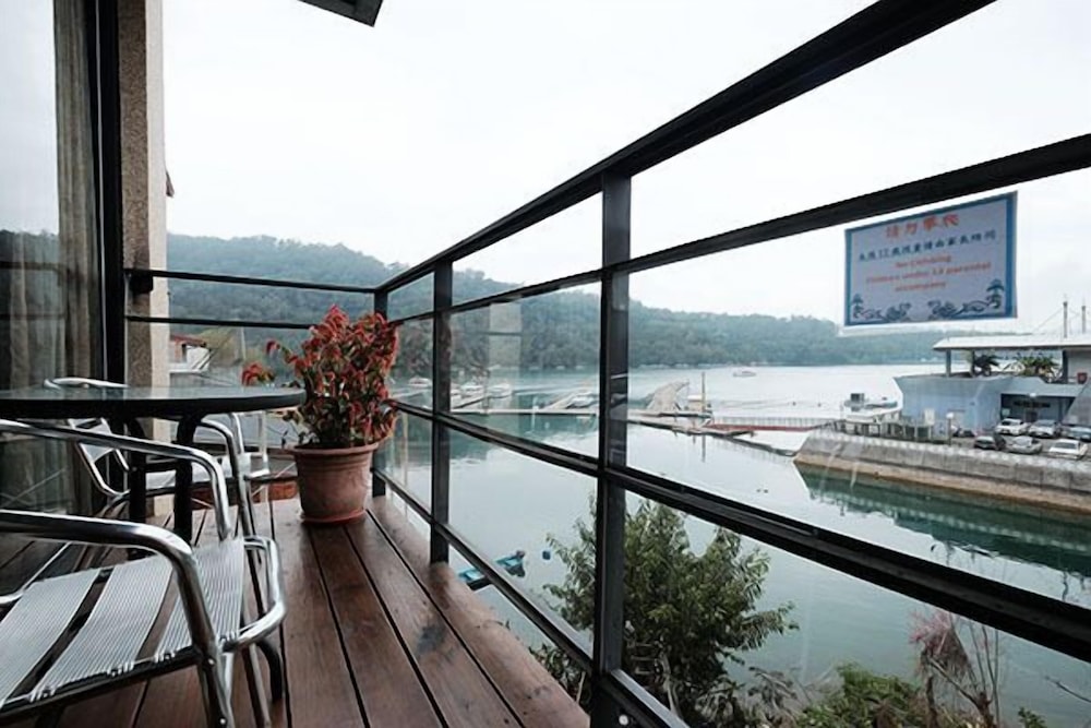 Lake View Hotel 20/47