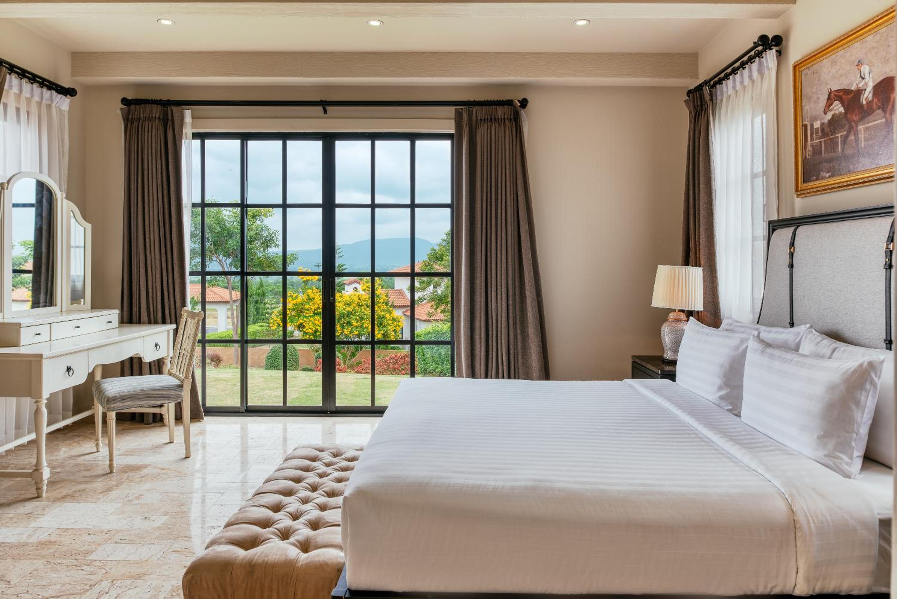 2 Bedrooms, Pool, Villa