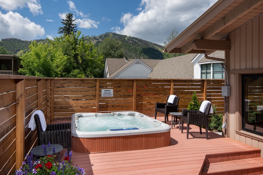 Tamarack Lodge 50/54