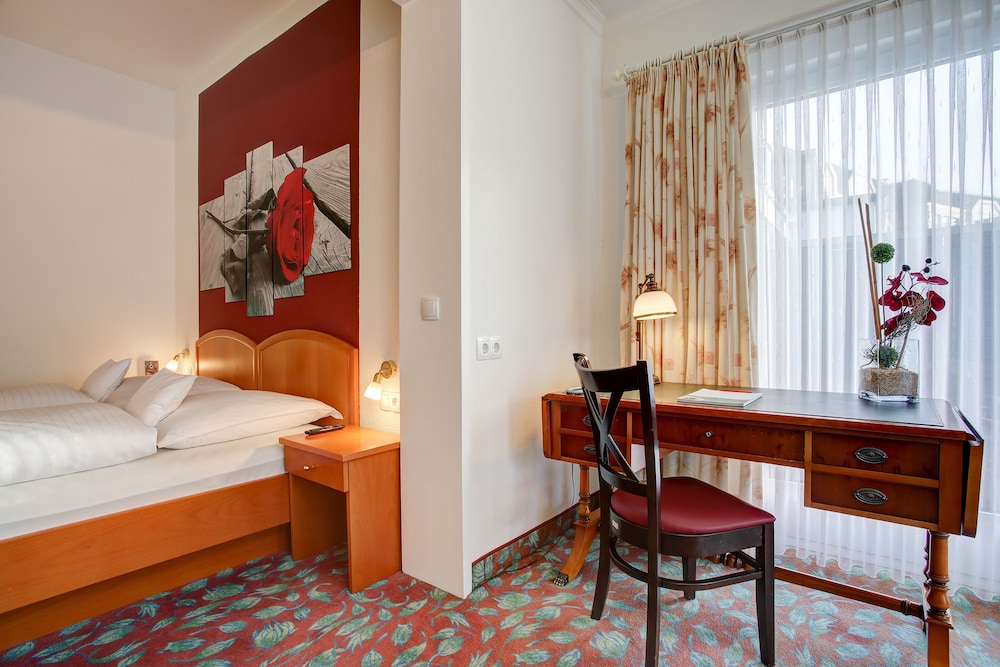INA Hotel Consul 40/61