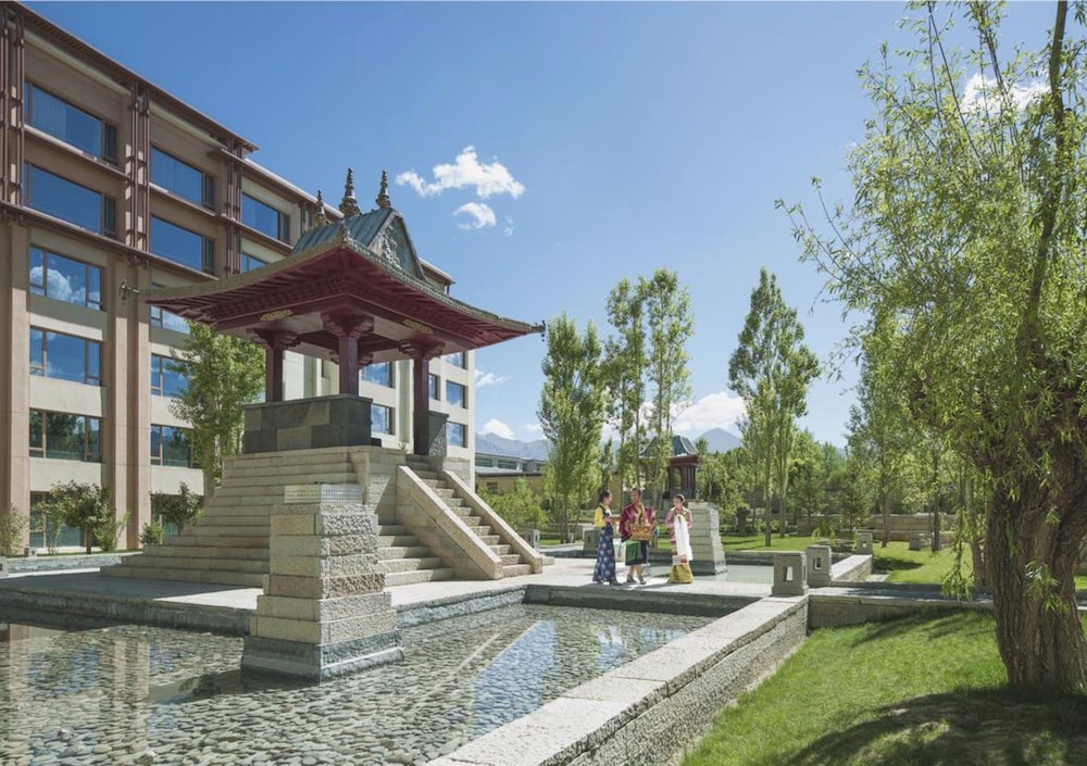 Shangri-La Lhasa 46/50