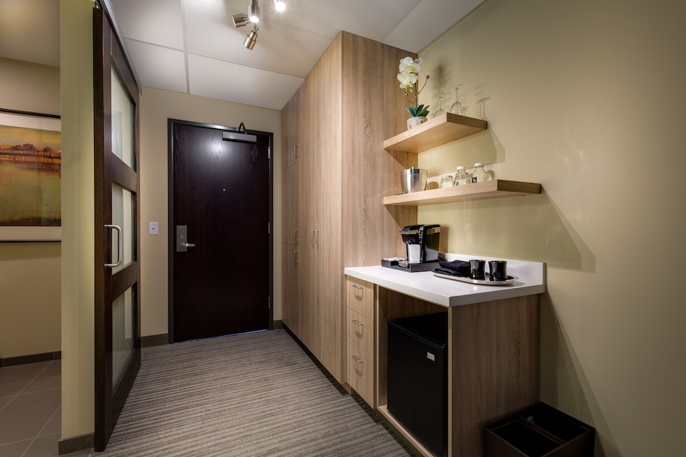 Inn At 500 Capitol 53/53