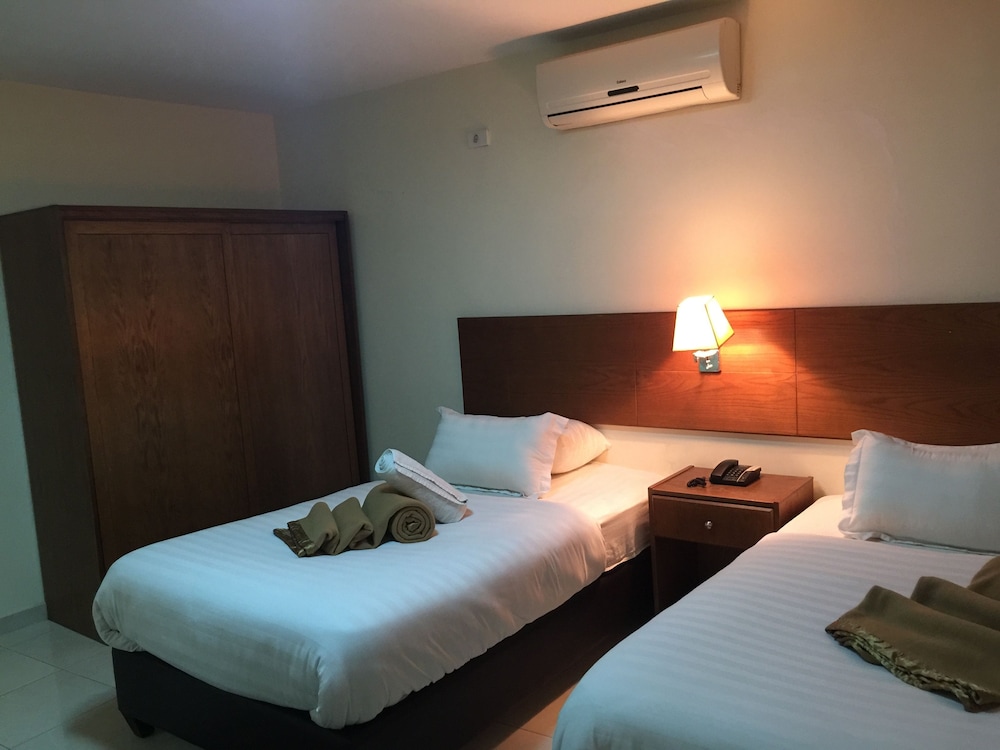 ZAINA PLAZA HOTEL 32/53