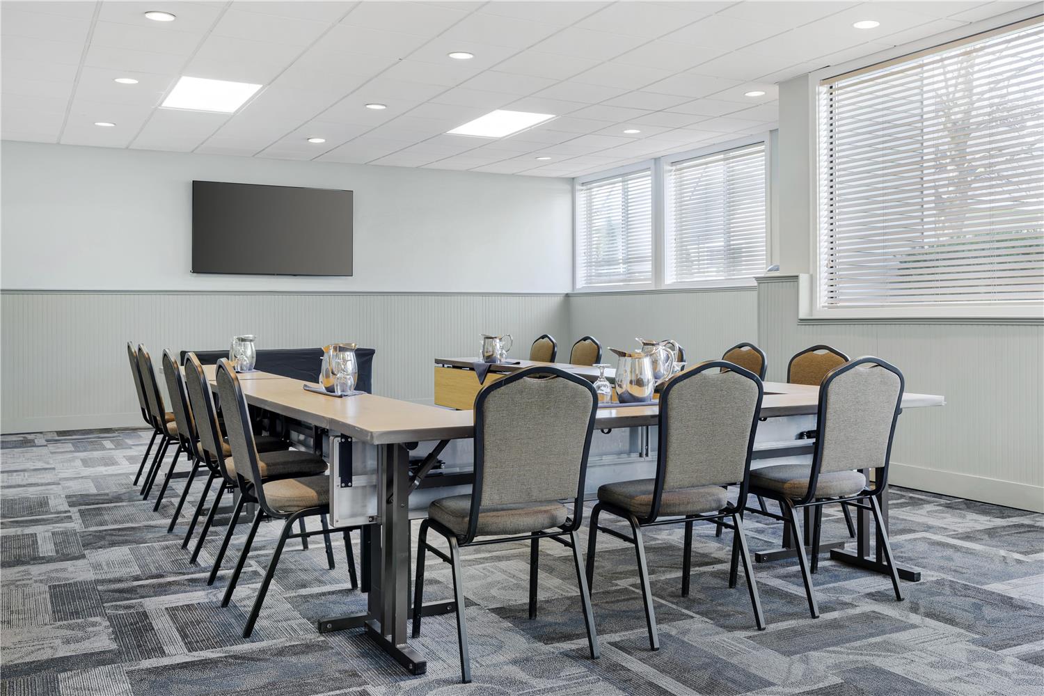 Best Western Plus Windjammer Inn & Conference Center 42/46