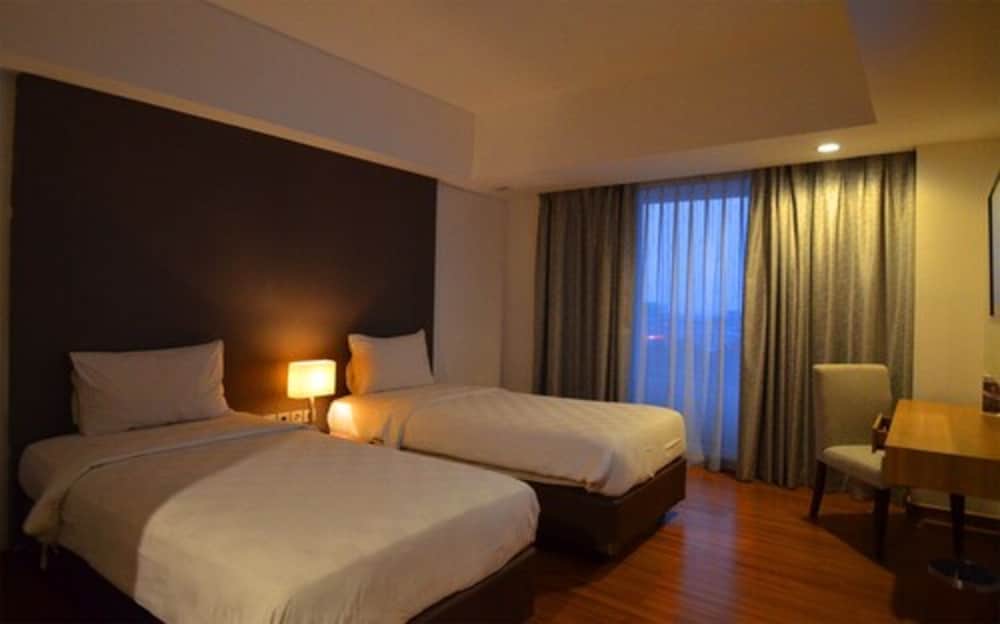 Arch Hotel 18/45