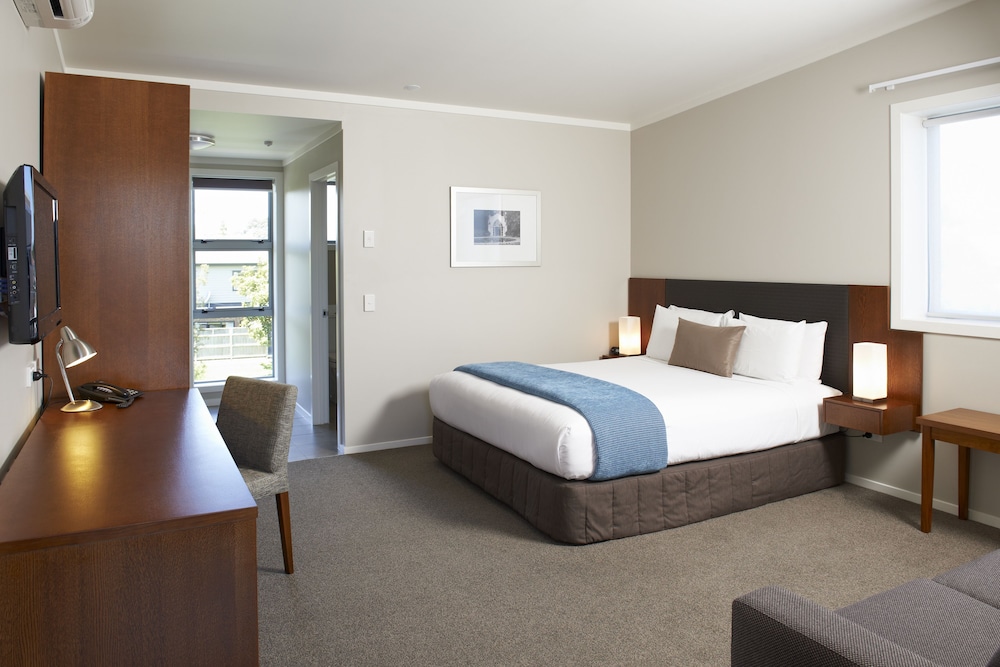 Argent Motor Lodge 13/32