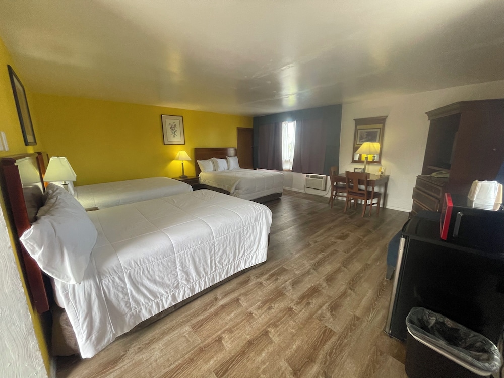 Motel Oasis Inn 27/56
