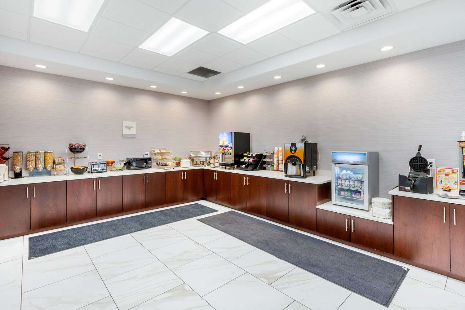Days Inn and Suites by Wyndham Oxford 3/27