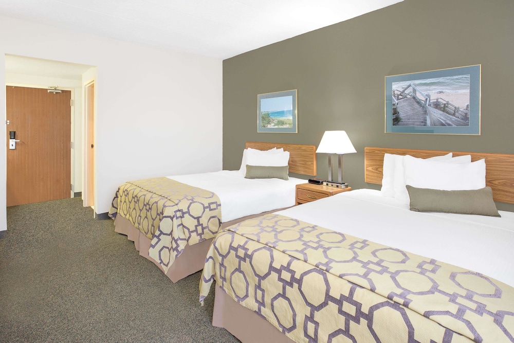 Baymont By Wyndham Janesville 9/23