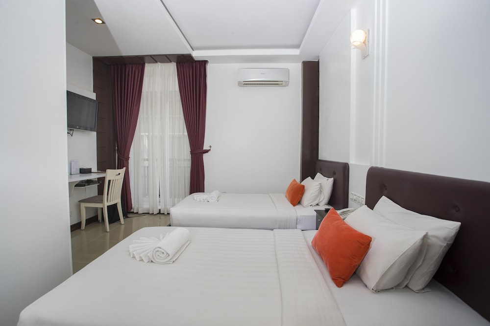 KING GRAND BOUTIQUE HOTEL 11/73