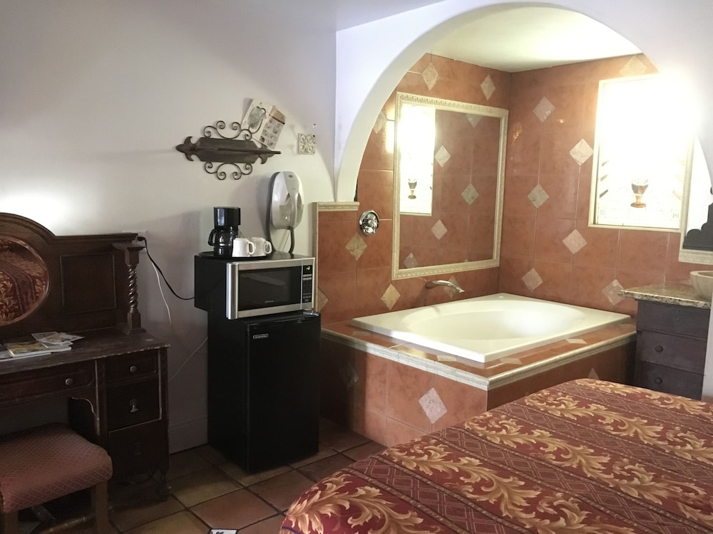 Chantico Inn 44/70