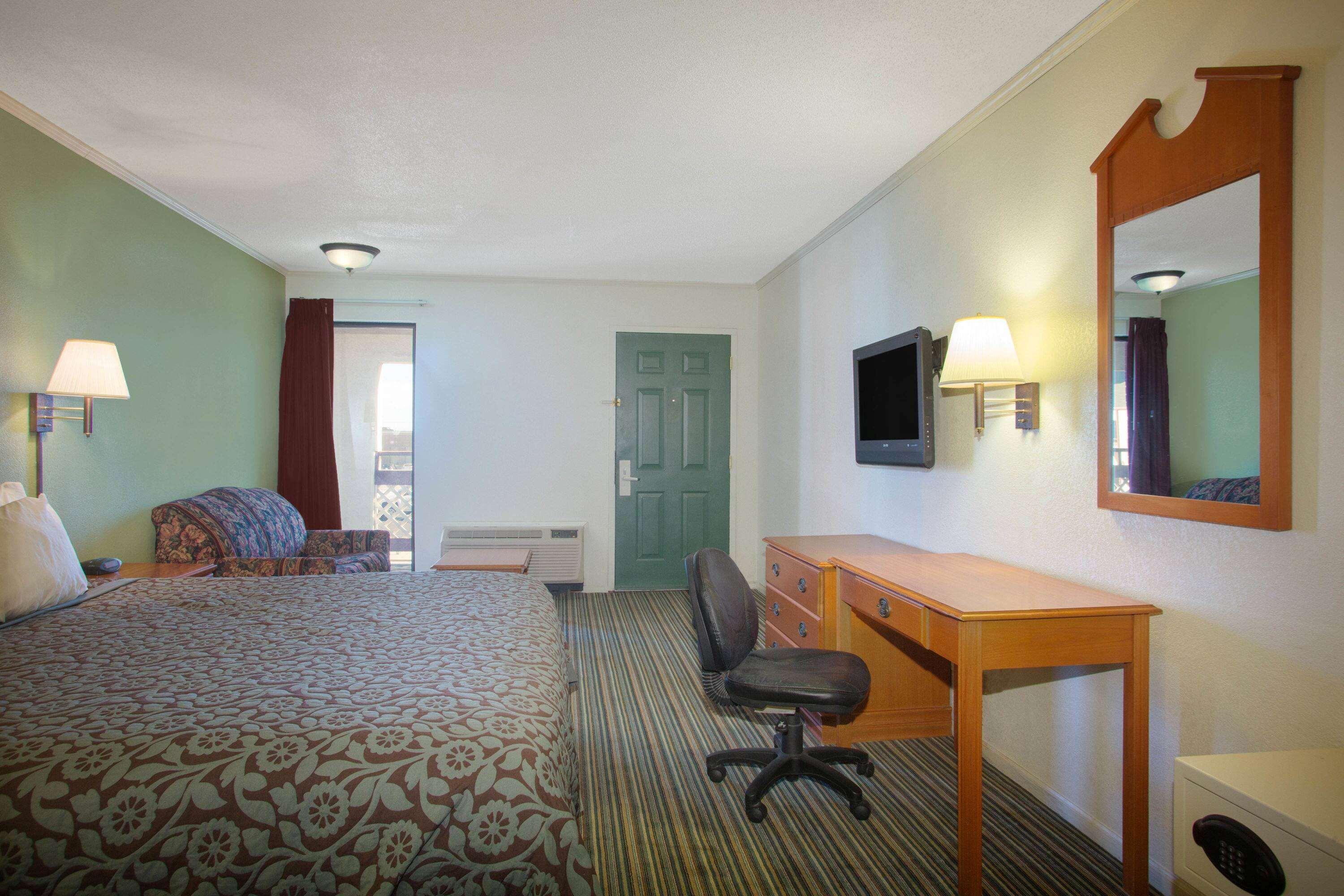 Economy Hotel Wichita- Florence St 22/48