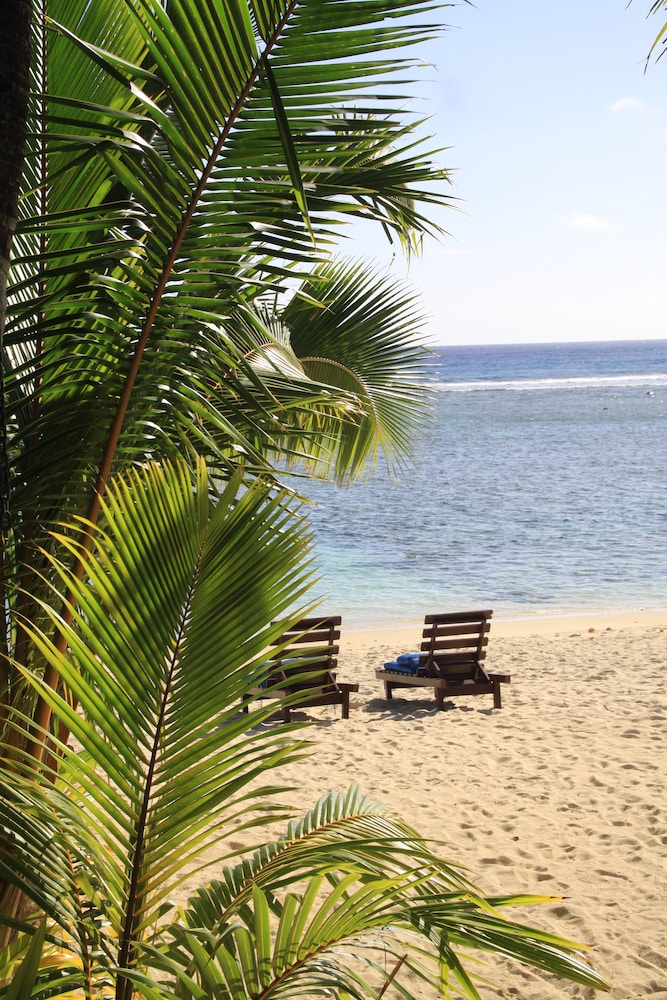 Castaway Resort 75/80