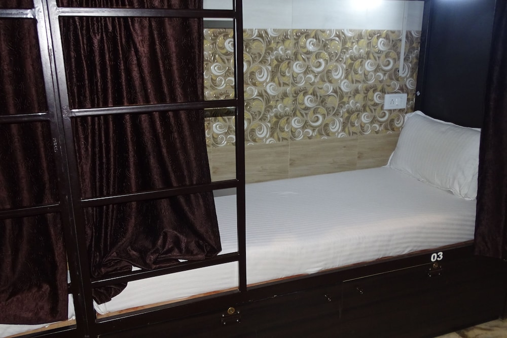 Sunshine Hostels 7/18