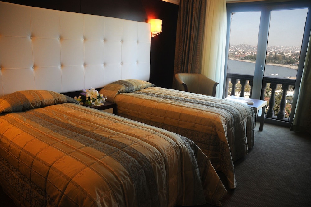 Paradise Island Hotel 17/50