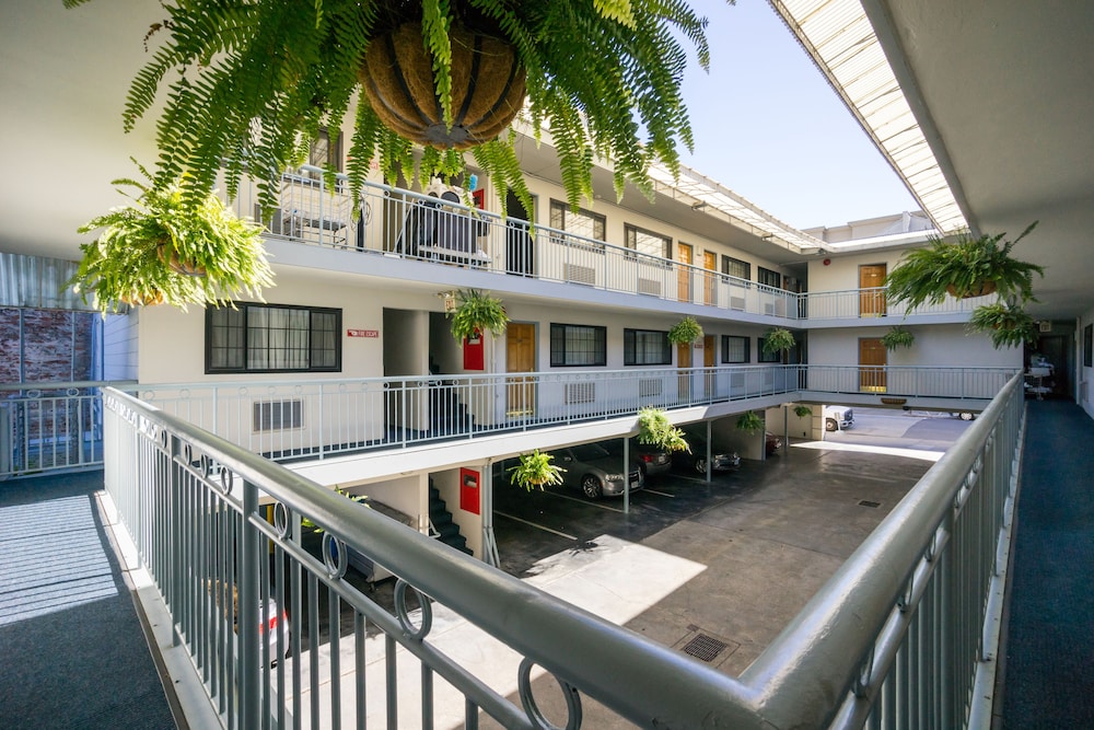 Nob Hill Motor Inn 5/40