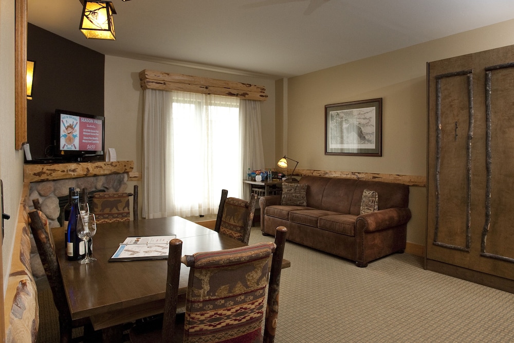 Hope Lake Lodge Indoor Waterpark 27/50