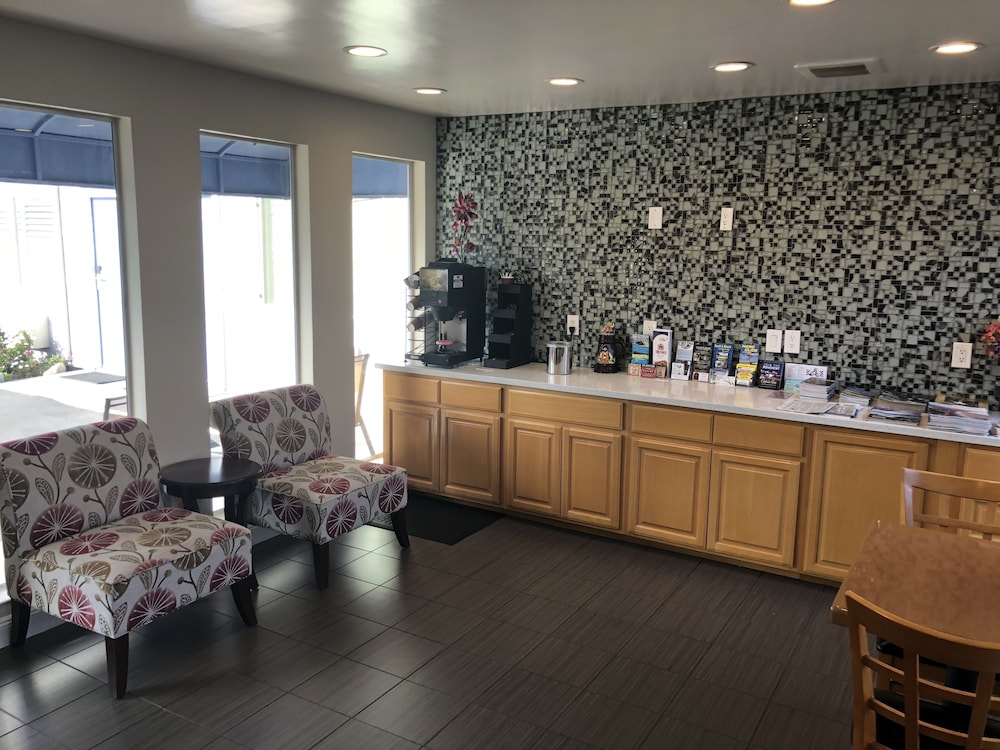 Pacific Inn Monterey 10/49