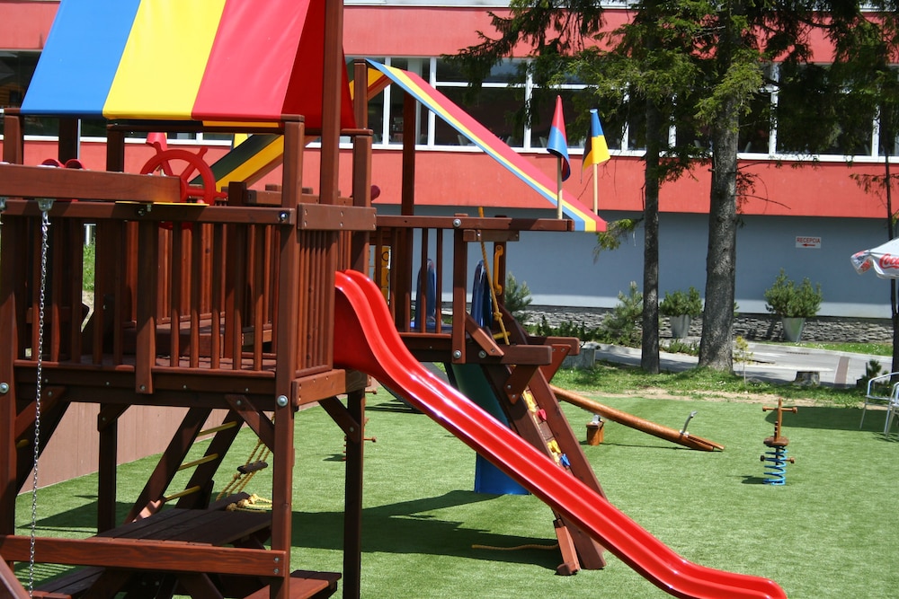 Atrium Hotel 38/47