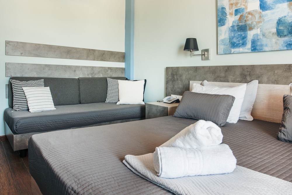 Myrto Hotel 47/90