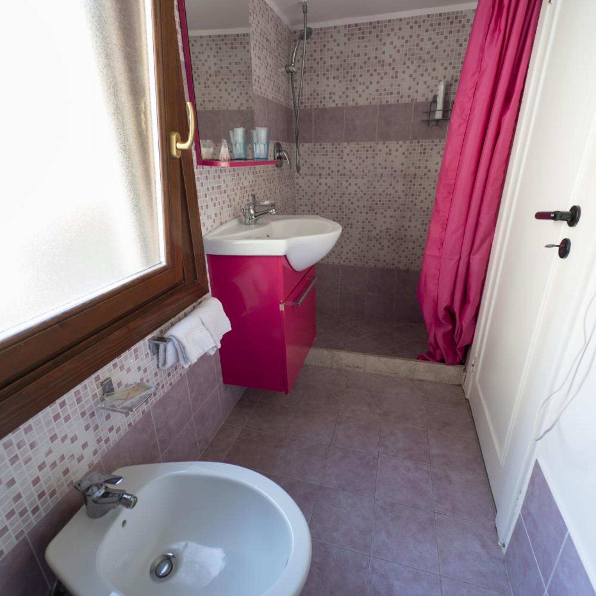 Studio, Attic, Garibaldi 78 5/6