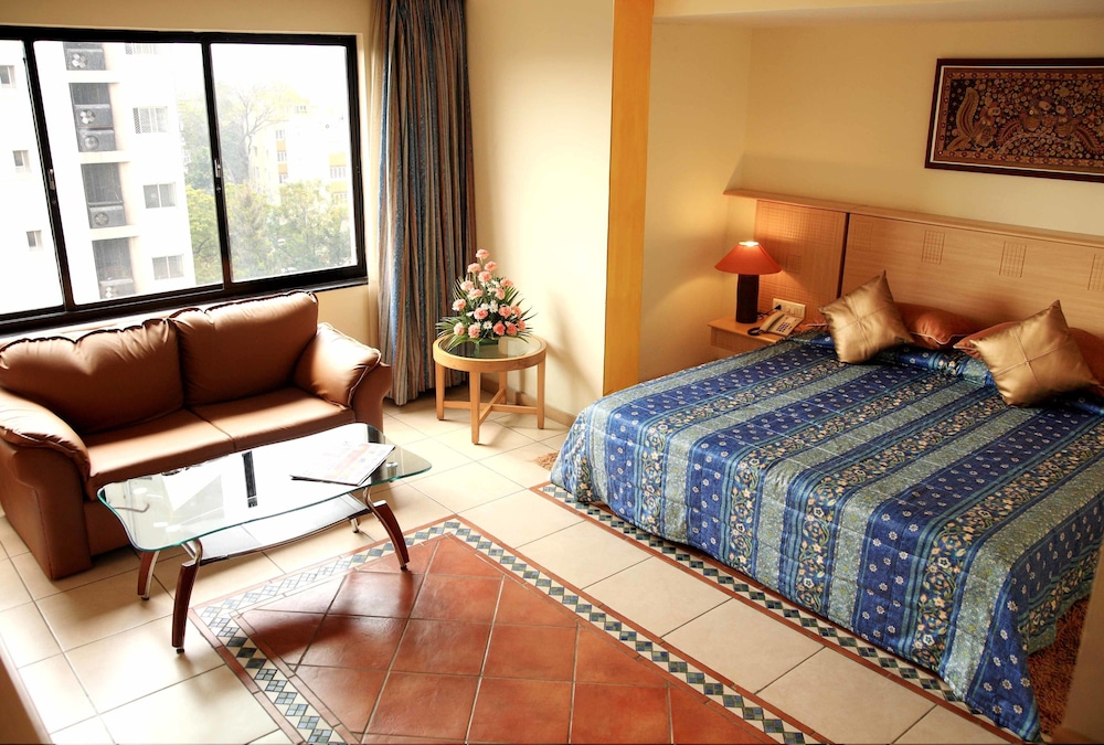 HARRISONS HOTEL 20/31