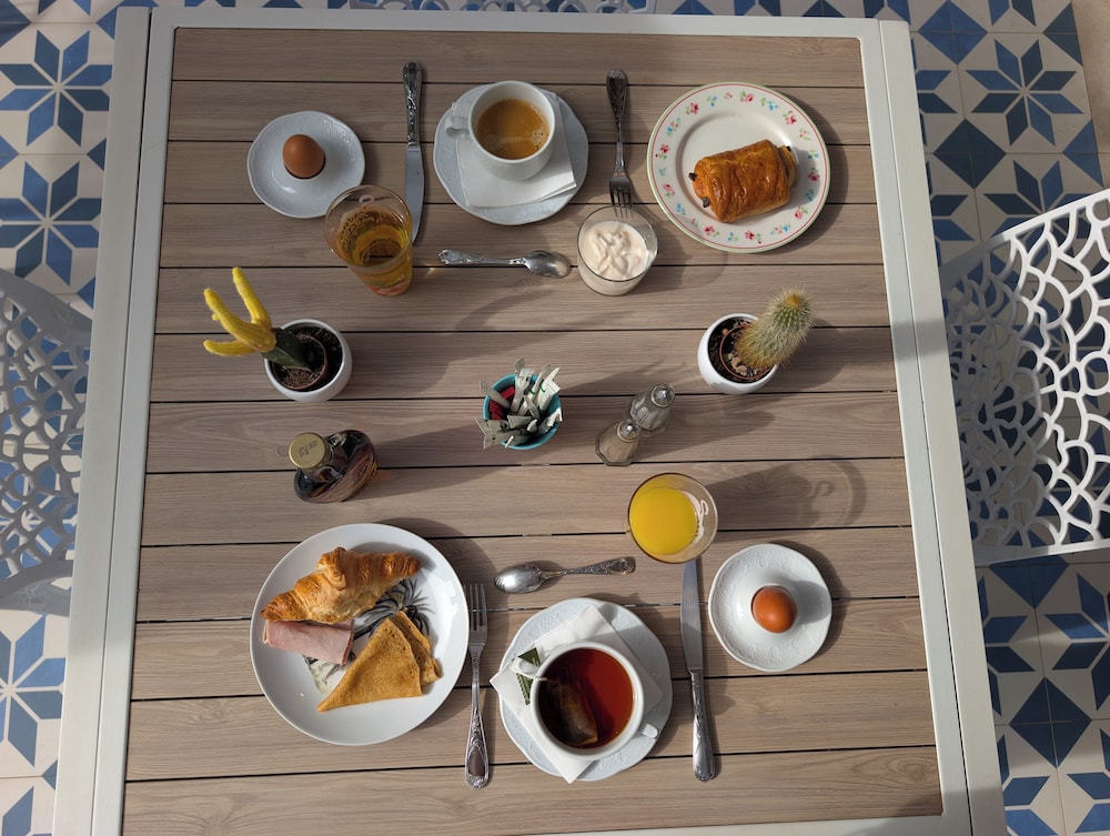 Hotel Mademoiselle 41/50
