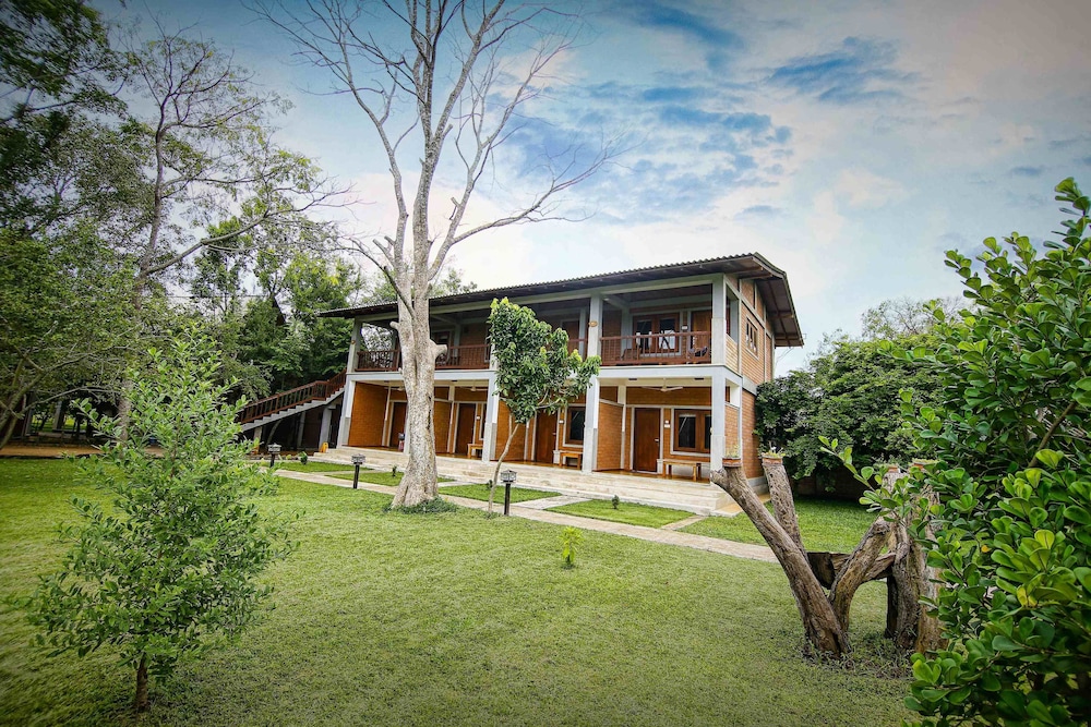 Elephas Resort & Spa 32/40