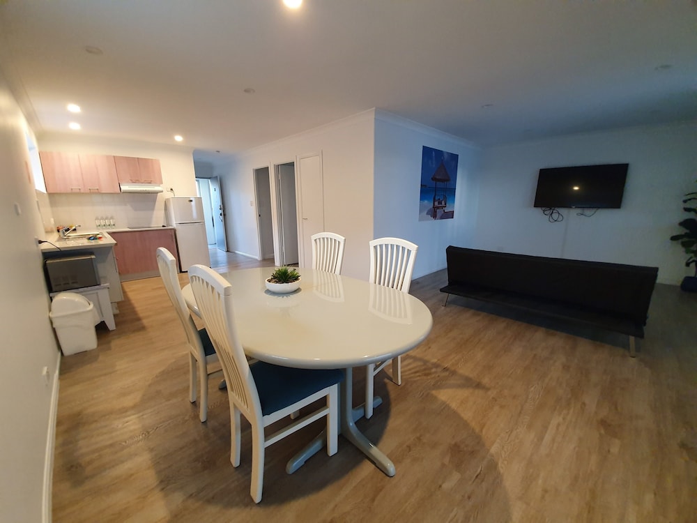 Montego Mermaid Beach Motel 56/69