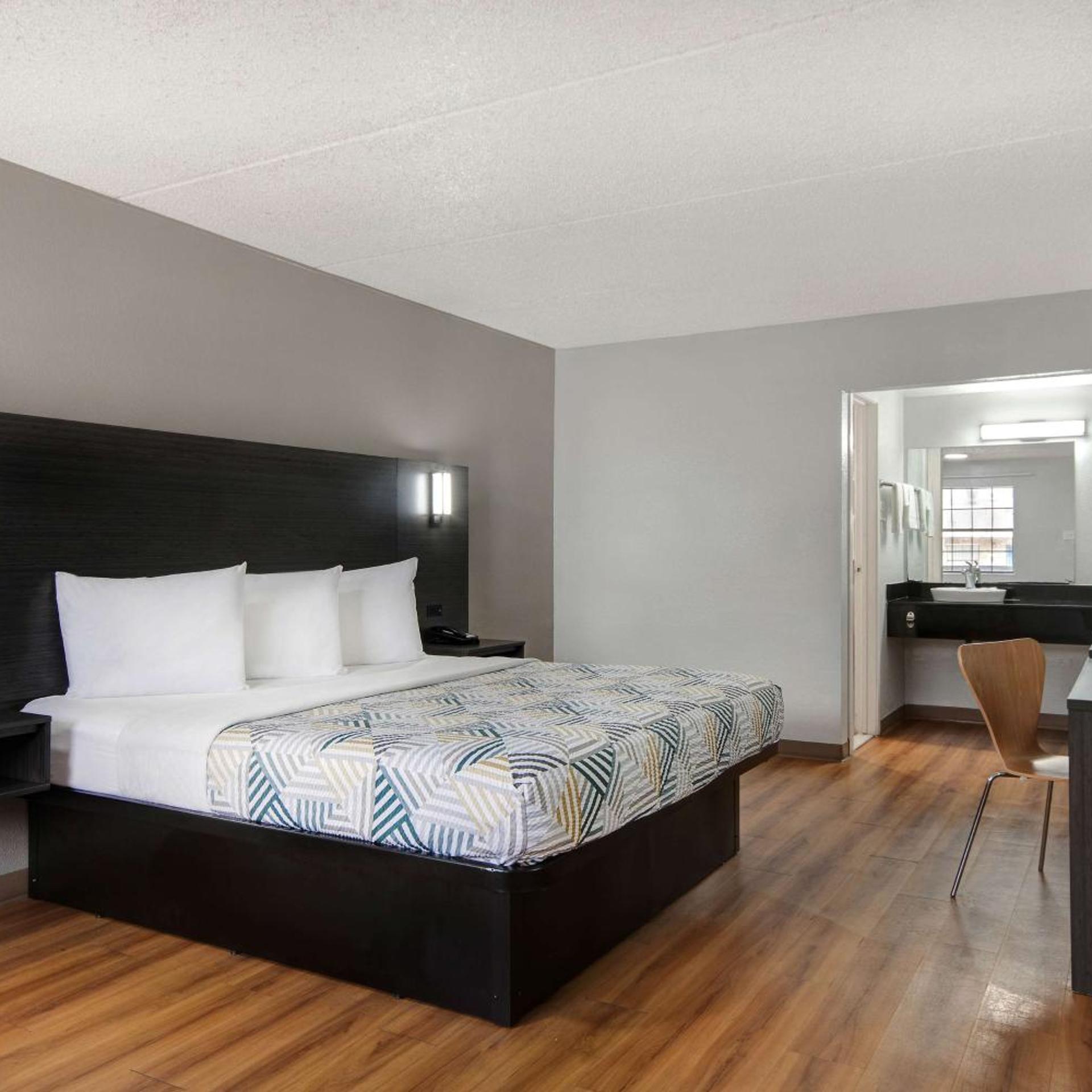 ROOM, KING BED, ACCESSIBLE