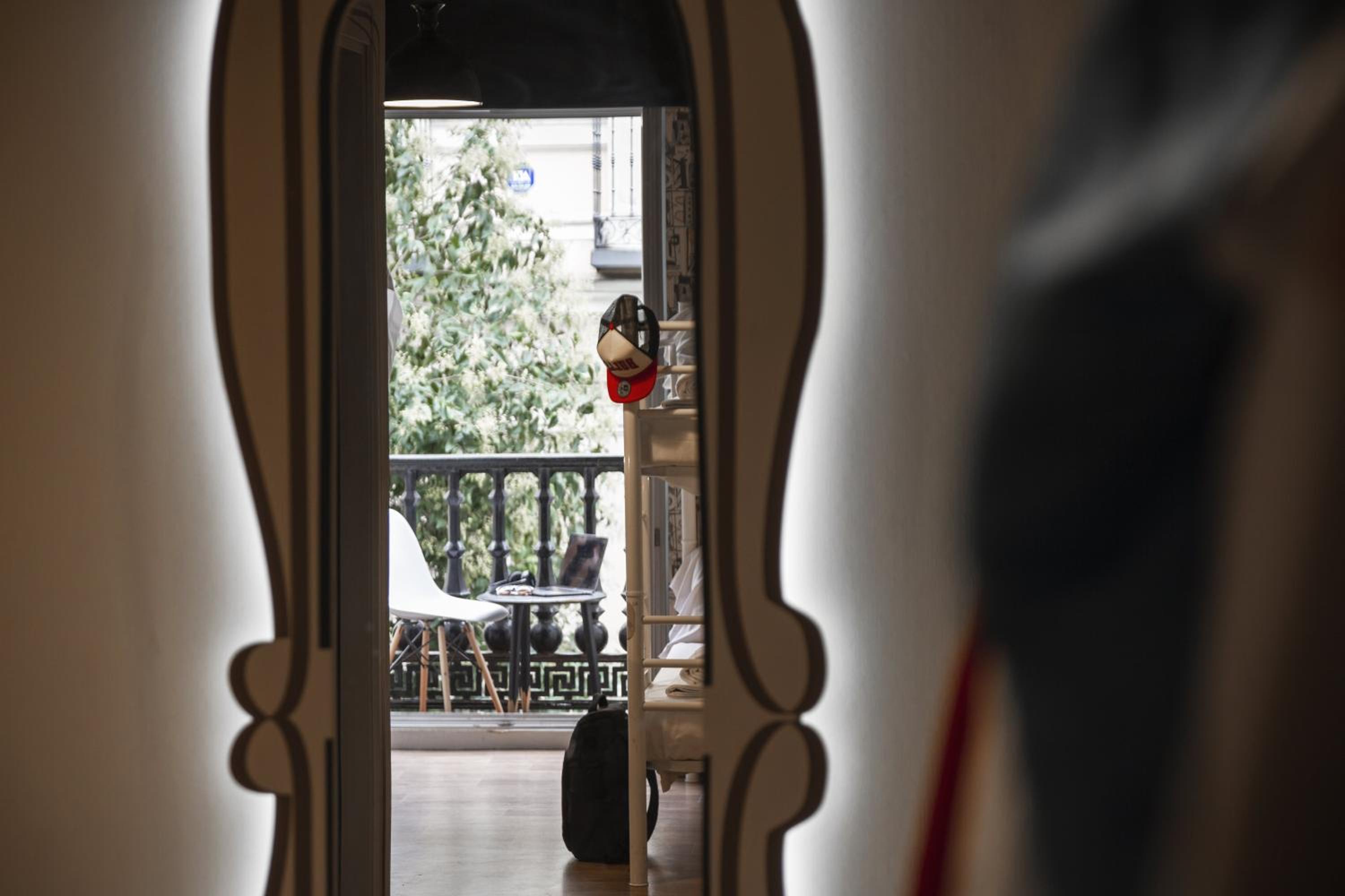 سكن مشترك مختلط بستة أسرّة بحمام خاص، room00 Chueca Hostel 8/8