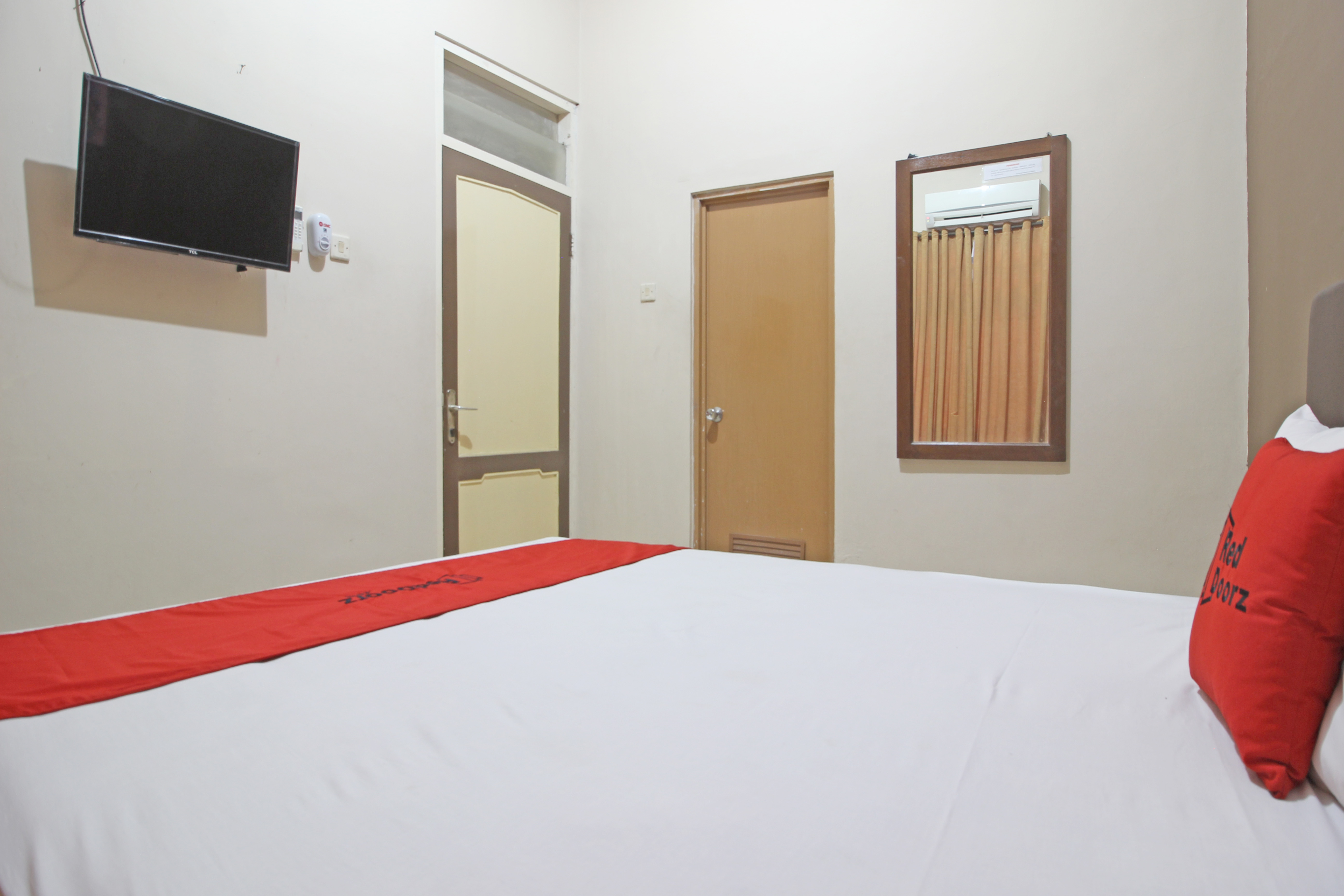 Standard, Reddoorz Near Pojok Beteng Yogyakarta 2/4
