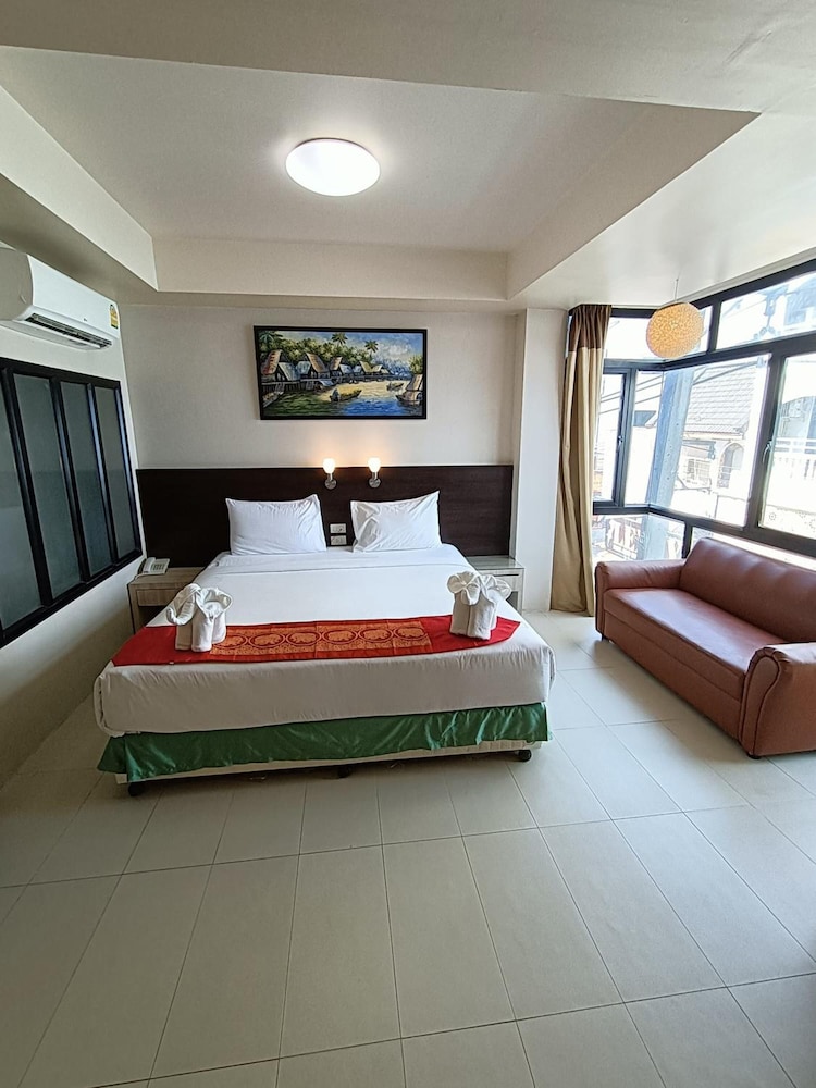 Amici Miei Hotel 7/30