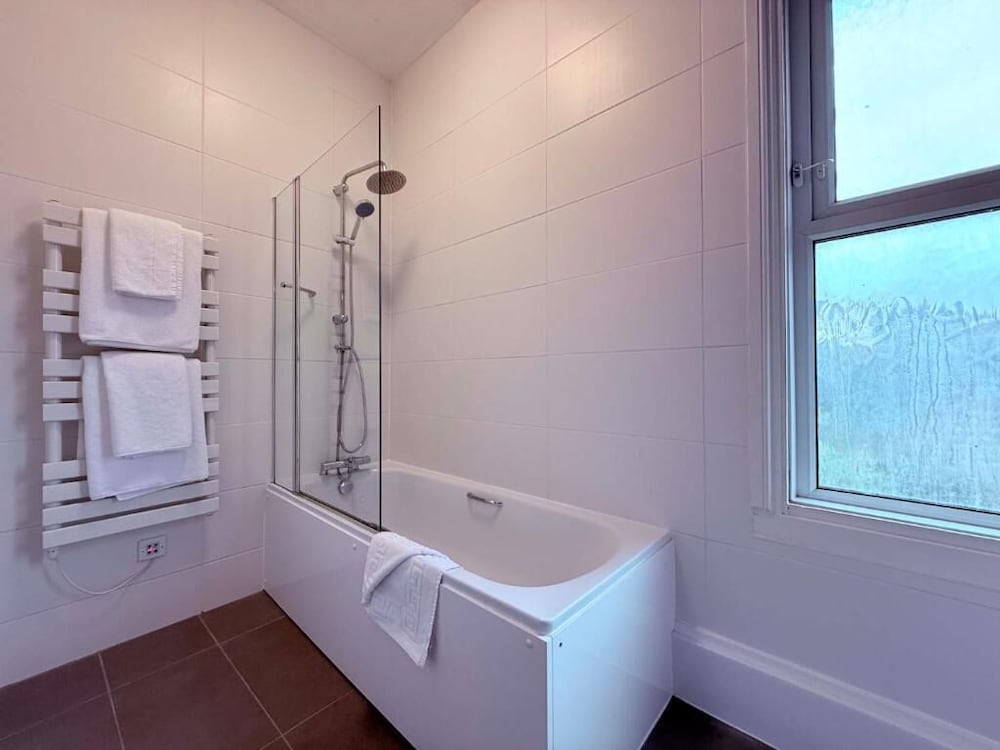 Inland, Standard, Double Bed، The Grand 7/7