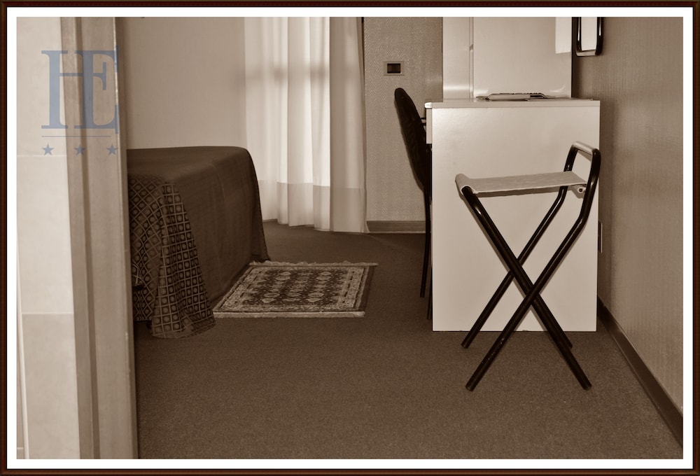 Hotel Est 3/42