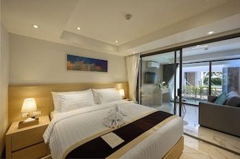 Executive, Suite, Pool Access