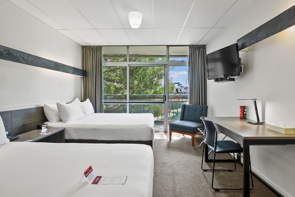 Heartland Ambassador Hotel Hamilton 17/49
