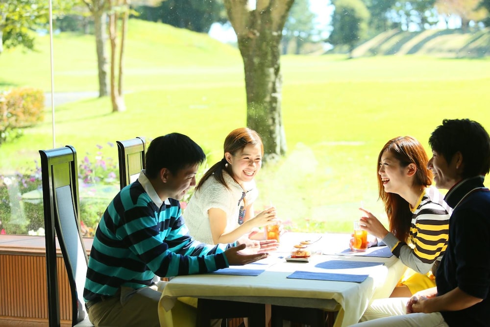 SOUTHERN CROSS RESORT 8/68