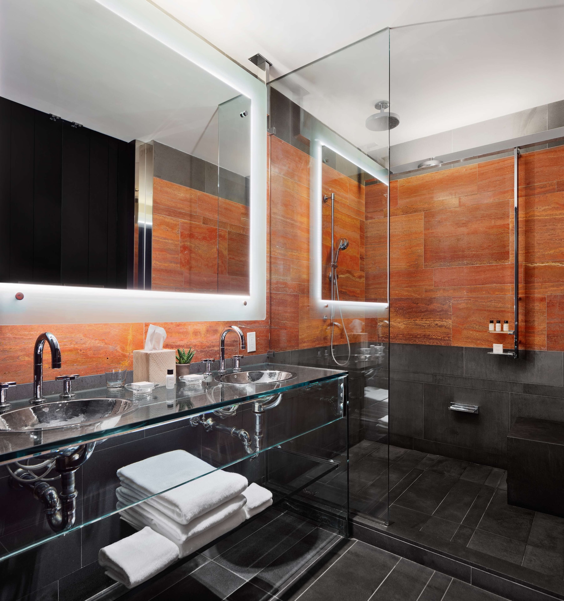 LOFT, SUITE