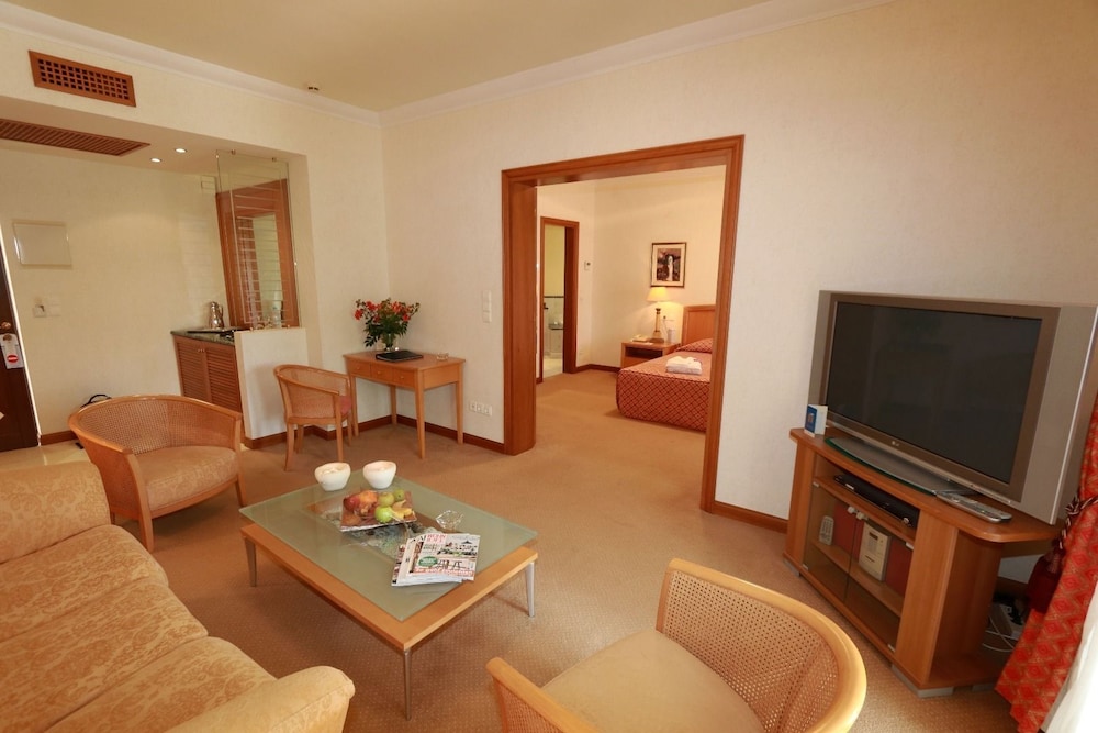 Annabelle Beach Resort 66/87