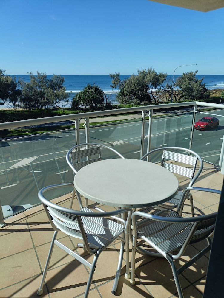 Grand Palais Beachside Resort 48/94