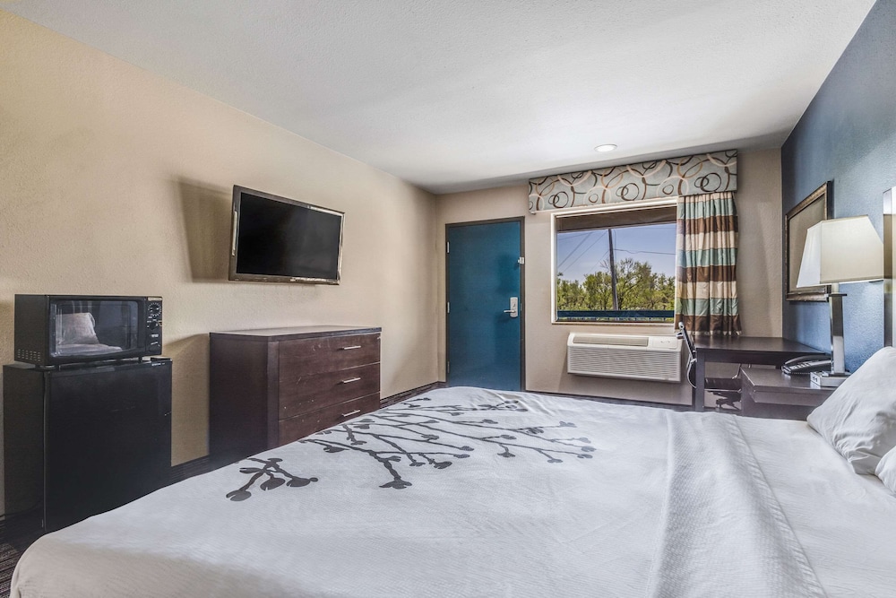غرفة بسرير كينج لذوي الإعاقة، Econo Lodge Inn & Suites Enid South 10/10