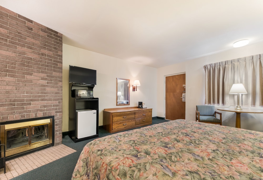 The Wander Hotel, a Ramada by Wyndham 7/52