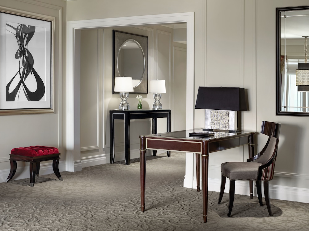 The Palazzo Prestige Club Lounge 56/68