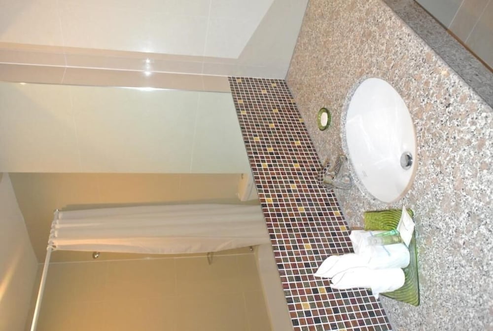 S Tara Grand Hotel 39/44