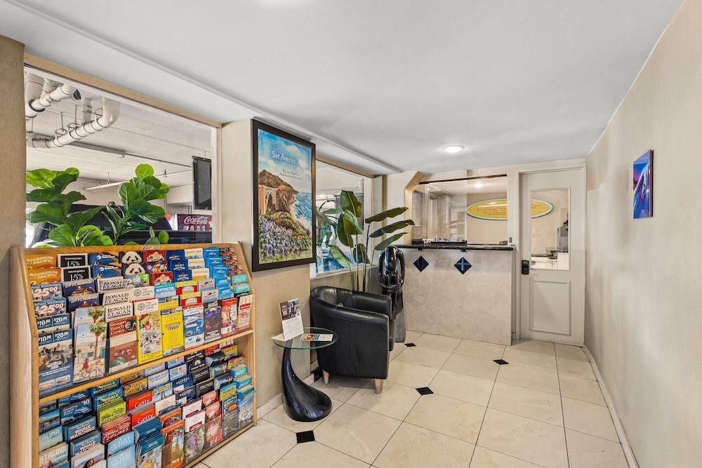 Travelodge by Wyndham San Clemente Beach 35/50
