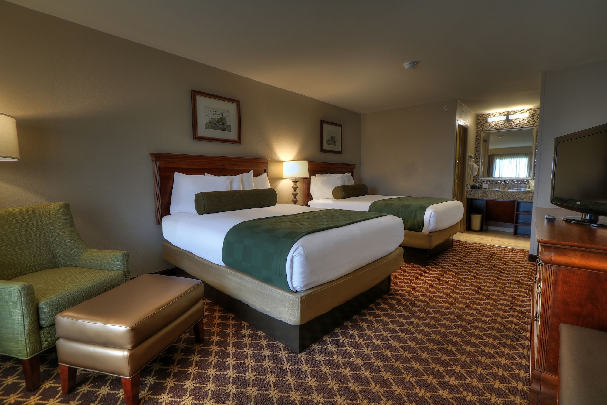 غرفة قياسية بسريرين كوين، Quality Inn Near The Island Pigeon Forge 2/10