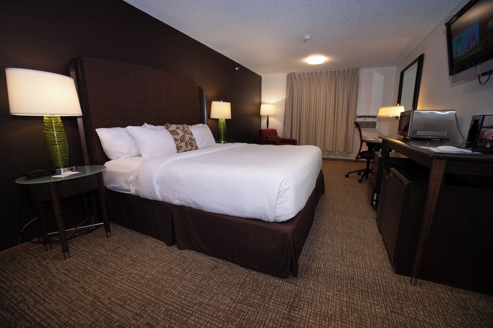 Alliance Hotel & Suites, a Howard Johnson by Wyndham 31/58