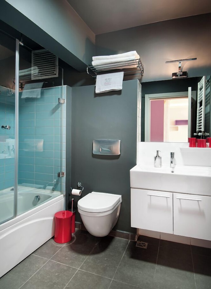 NURU ZIYA SUITES 82/82